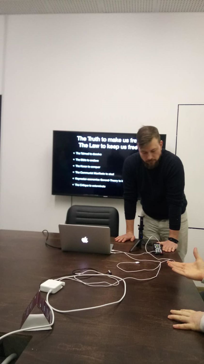 photos_and_videos/TimelinePhotos_SxeO6JU-xg/52543518_10156984243572264_779122210